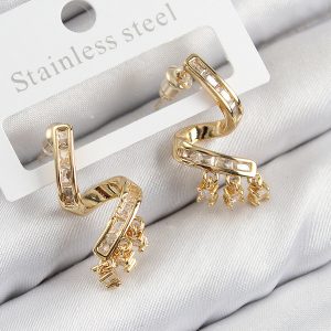 Pirinç Zirkon Taşlı Kıvrımlı Model Gold Renk Kadın Küpe