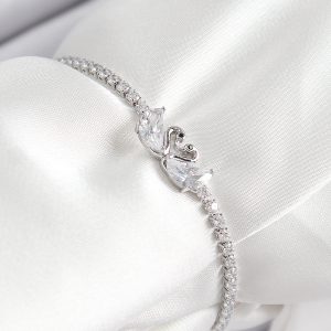 Pirinç Zirkon Taşlı Kuğu Model Gümüş Renk Asansörlü Kadın Bileklik