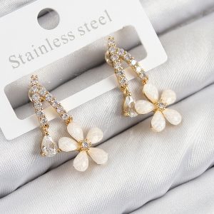 Pirinç Zirkon Taşlı Papatya Model Gold Renk Kadın Küpe