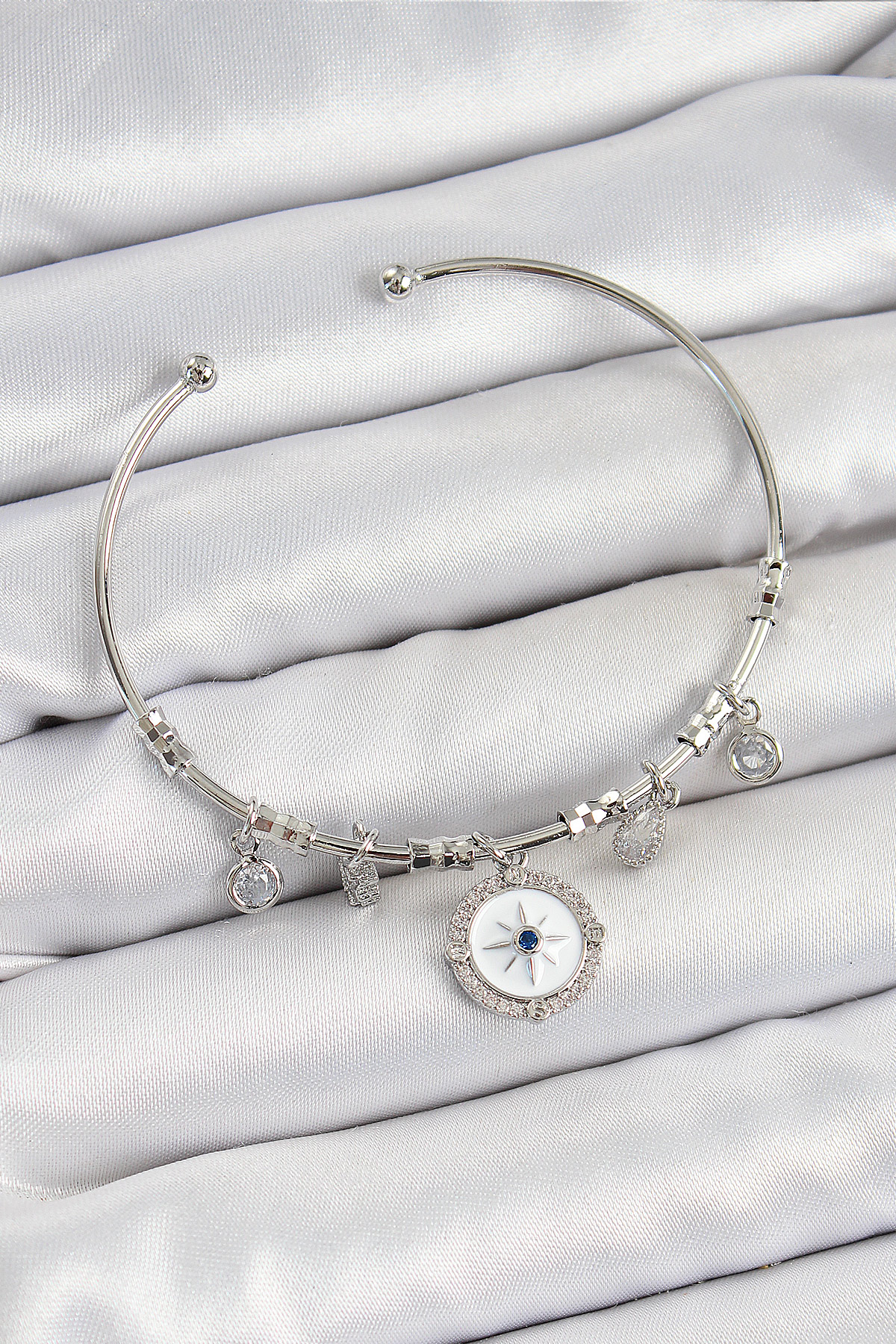 Pirinç Zirkon Taşlı Pusula Model Gümüş Renk Charm Bileklik