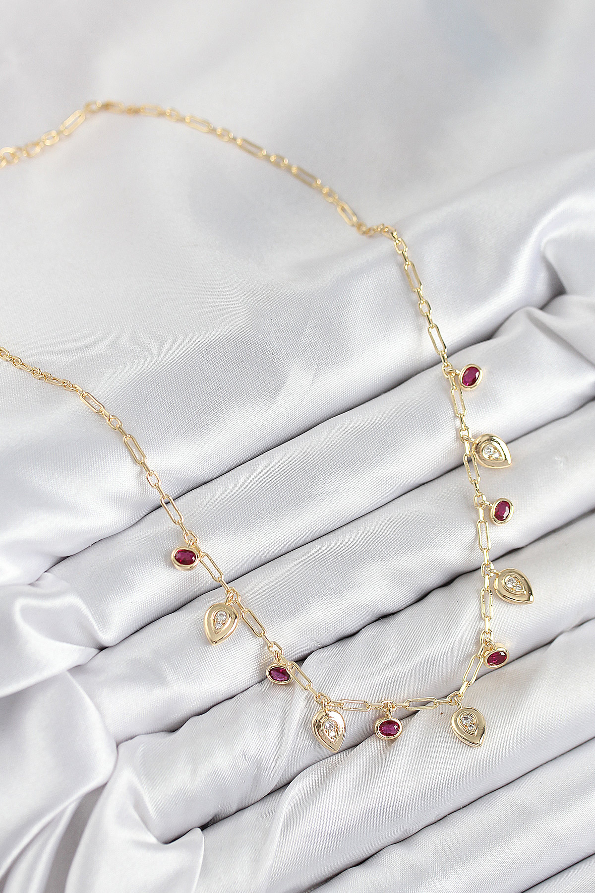 Pirinç Zirkon Taşlı Sallantılı Damla Model Gold Renk Kadın Kolye