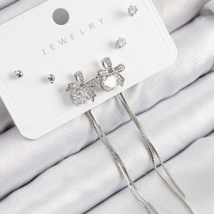 Pirinç Zirkon Taşlı Sallantılı Fiyonk Model Gümüş Renk 925 Ayar Gümüş Çivi Kadın Küpe Set