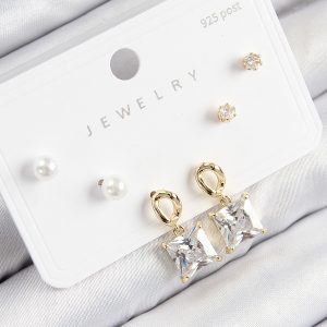 Pirinç Zirkon Taşlı Sallantılı Kare Model Gold Renk 925 Ayar Gümüş Çivi Kadın Küpe Set