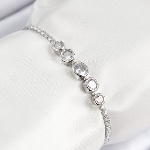 Pirinç Zirkon Taşlı Sıralı Daire Model Gümüş Renk Asansörlü Kadın Bileklik