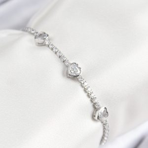 Pirinç Zirkon Taşlı Sıralı Kalp Model Gümüş Renk Asansörlü Kadın Bileklik