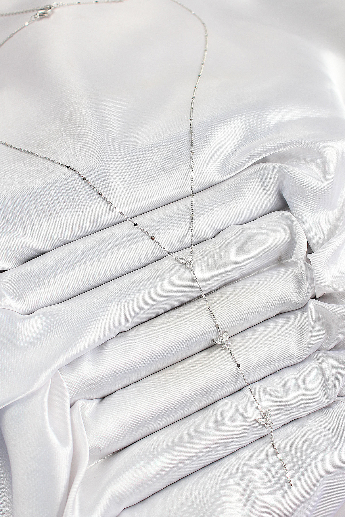 Pirinç Zirkon Taşlı Sıralı Kelebek Figürlü Y Model Gümüş Renk Kadın Kolye