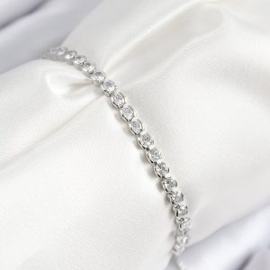 Pirinç Zirkon Taşlı Sıralı Model Gümüş Renk Asansörlü Kadın Bileklik