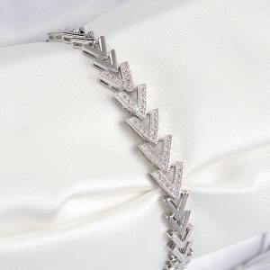 Pirinç Zirkon Taşlı Sıralı Ok Model Gümüş Renk Kadın Bileklik