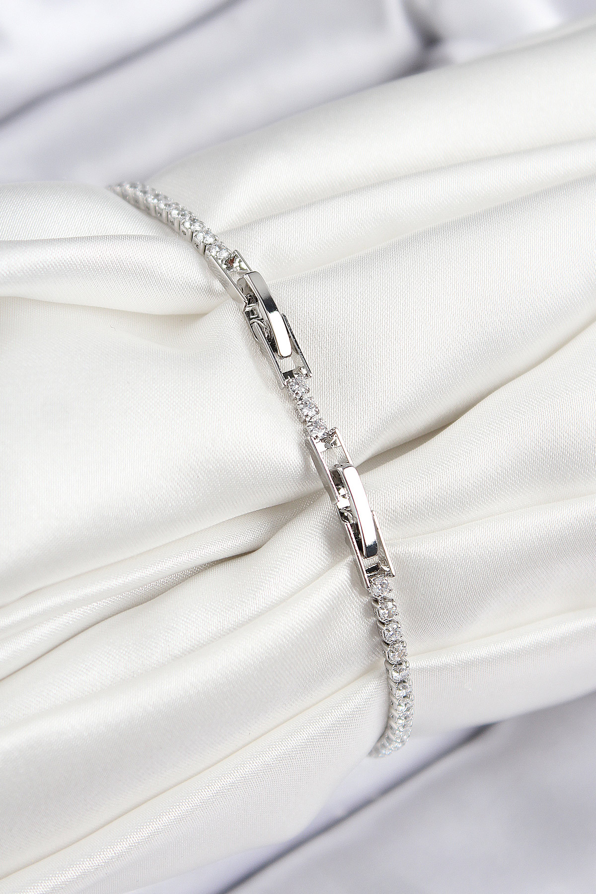 Pirinç Zirkon Taşlı Sonsuzluk Kalp Model Gümüş Renk Kadın Bileklik