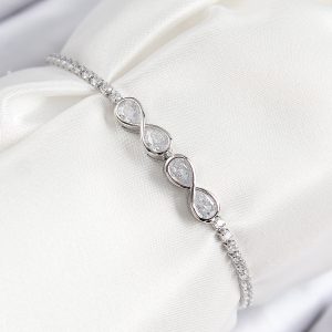 Pirinç Zirkon Taşlı Sonsuzluk Model Gümüş Renk Asansörlü Kadın Bileklik