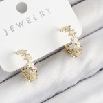 Pirinç Zirkon Taşlı Yıldız Model Gold Renk Kadın Küpe