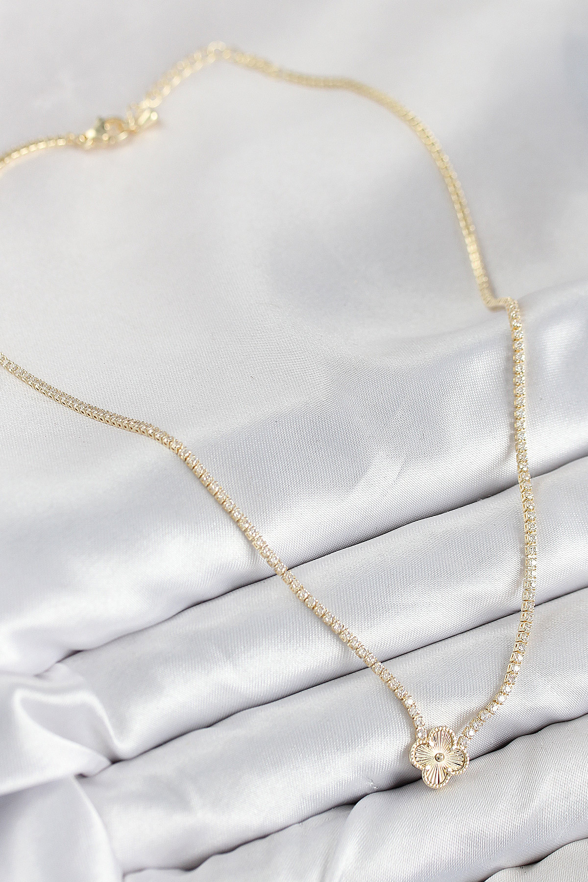 Pirinç Zirkon Taşlı Yonca Model Gold Renk Kadın Kolye