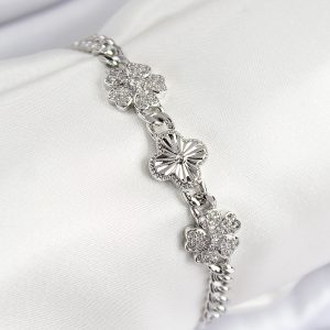 Pirinç Zirkon Taşlı Yonca Model Gümüş Renk Kadın Bileklik