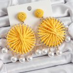 Sarı Hasır Örgü Sarmal Model Sallantılı İnci Detaylı Gold Renk Kadın Küpe