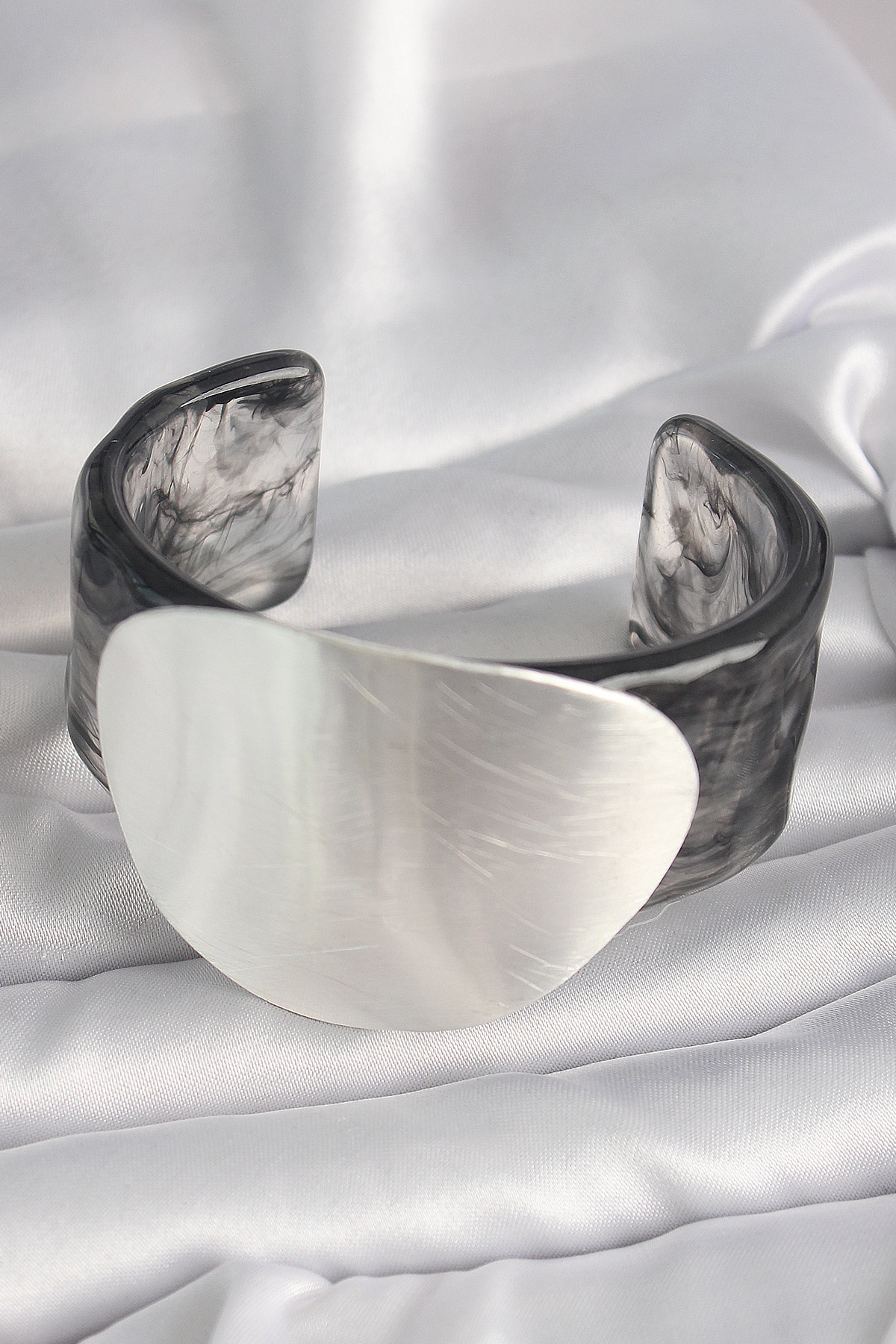 Siyah Mermer Desen Akrilik Pilastik Gümüş Plaka Model Vintage Kadın Bilezik