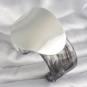 Siyah Mermer Desen Akrilik Pilastik Gümüş Plaka Model Vintage Kadın Bilezik