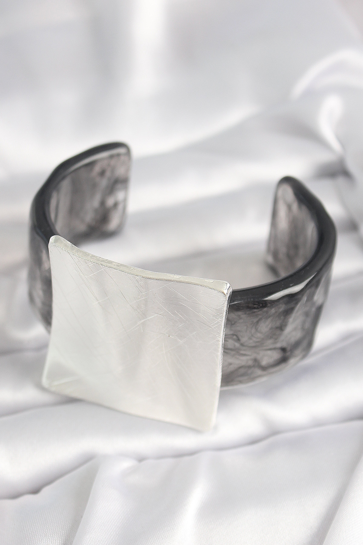 Siyah Mermer Desen Akrilik Plastik Gümüş Kare Plaka Model Vintage Kadın Bilezik