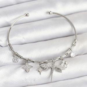 Yusufçuk Charmlı Gümüş Renk Pirinç Kadın Bileklik