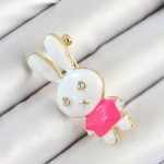 Zirkon Taş Detaylı Beyaz Ve Pembe 3D Tavşan Figürlü Kadın Broş