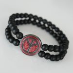 Barış Figürlü Bordo Renk Füme Metal Aksesuarlı Çift Sıra Oniks Doğal Taş Erkek Bileklik