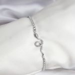 Yılan Model Zirkon Taşlı Gümüş Renk Pirinç Su Yolu Kadın Bileklik