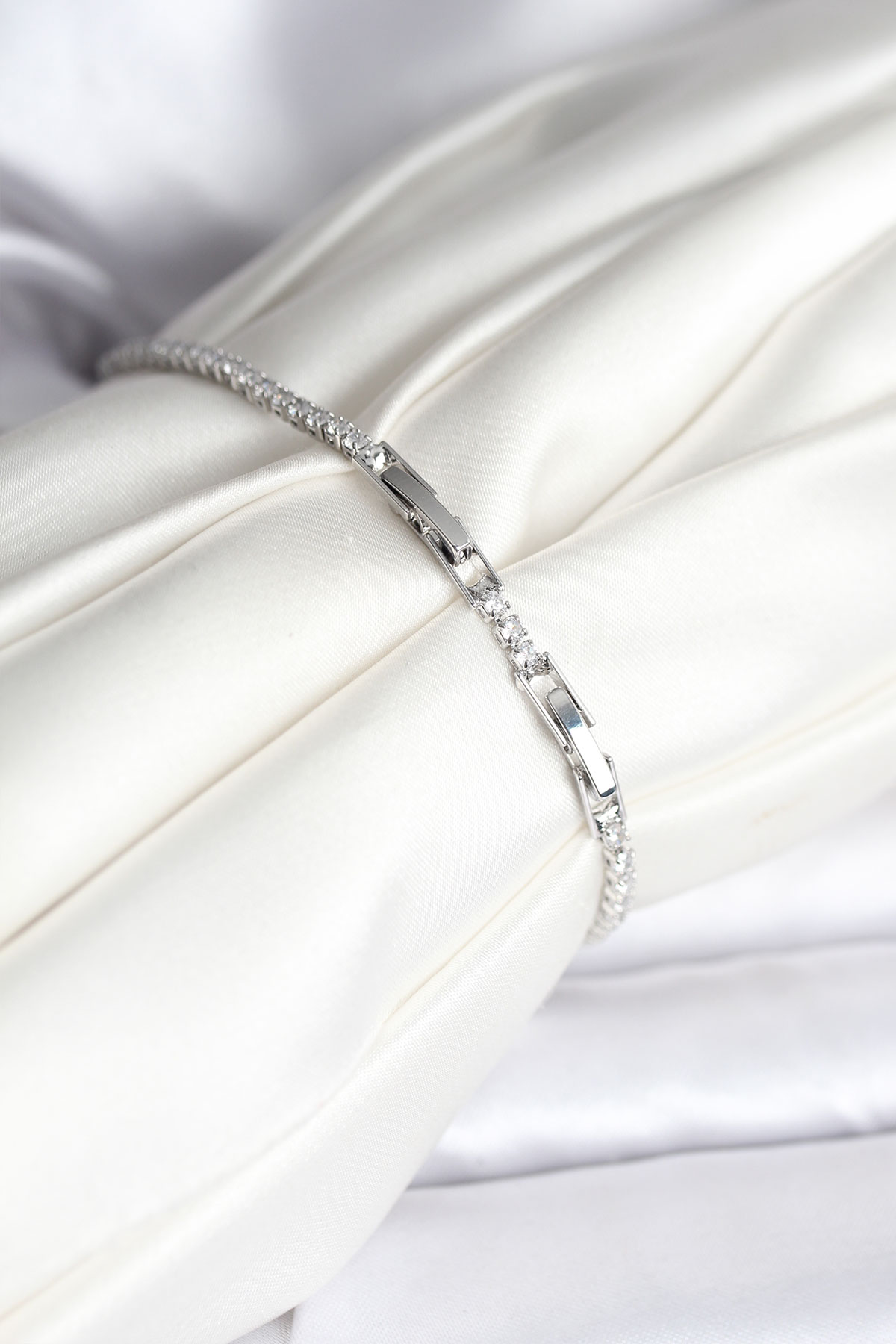 Kutup Yıldızı Model Zirkon Taşlı Gümüş Renk Su Yolu Kadın Bileklik