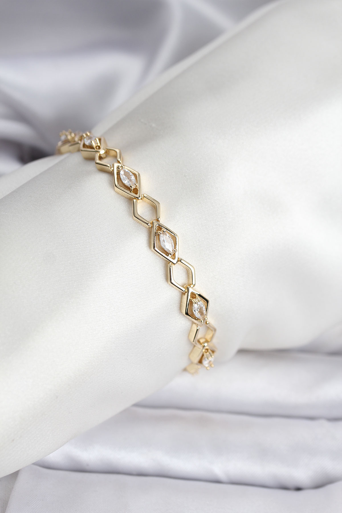 14K Gold Renk Kaplama Baklava Dilim Model Kadın Bileklik