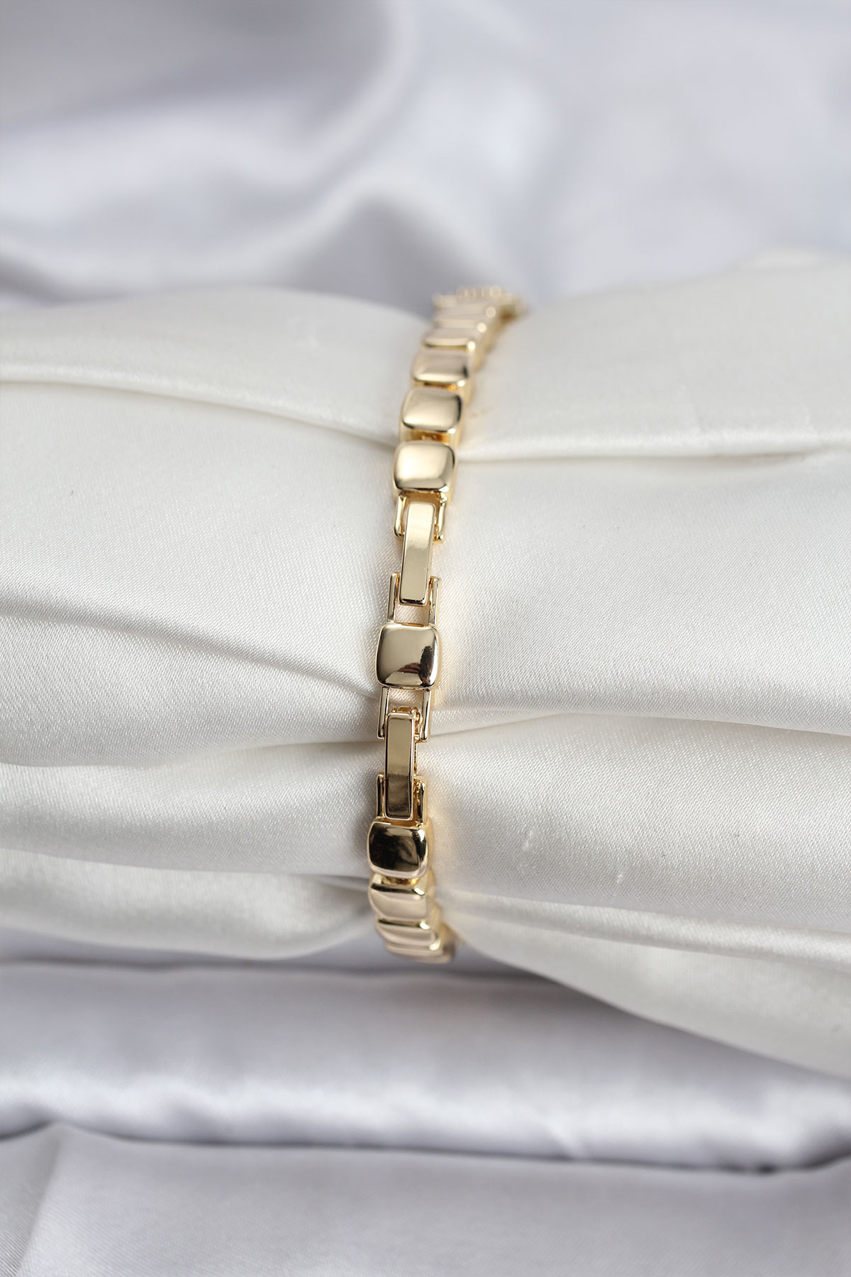 14K Gold Renk Kaplama Zirkon Taşlı CM Kadın Bileklik