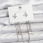 Kelebek Model Gümüş Renk Pirinç Sallantılı Kadın Küpe