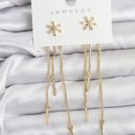 Çiçek Model Gold Pirinç Sallantılı Kadın Küpe