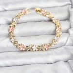 Lotus Model Pirinç Gold ve Pembe Renk Kadın Bileklik