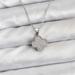 316L Çelik Zincir Gümüş Renk Zirkon Taşlı Yonca Model Kadın Kolye
