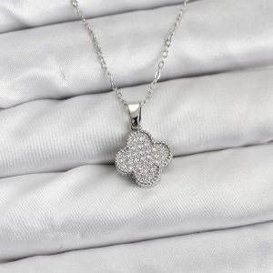 316L Çelik Zincir Gümüş Renk Zirkon Taşlı Yonca Model Kadın Kolye