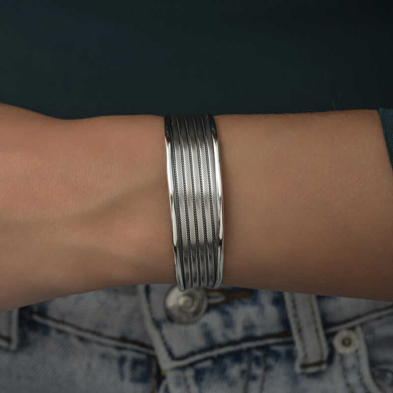 Gümüş Eskitme Desenli Kadın Bilezik